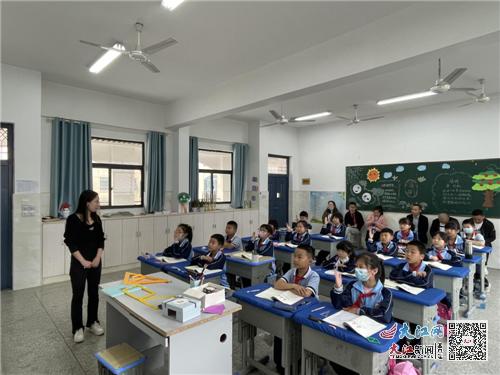 九江市柴桑区第五小学开展推门听课活动(图2)