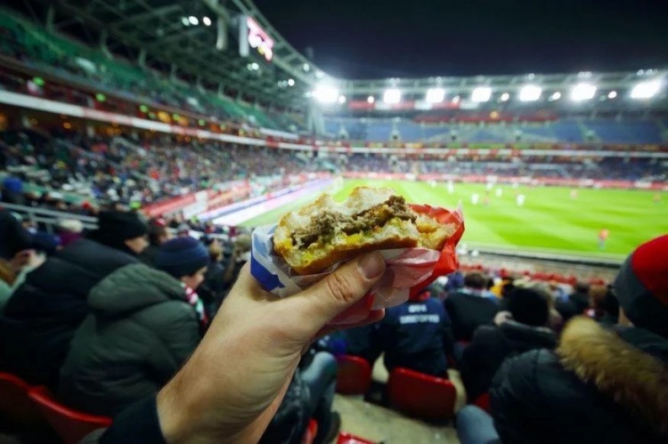 英超有什么零食（性价比PK！盘点英超球场小吃价格：阿森纳主场一份薯条12.6镑）