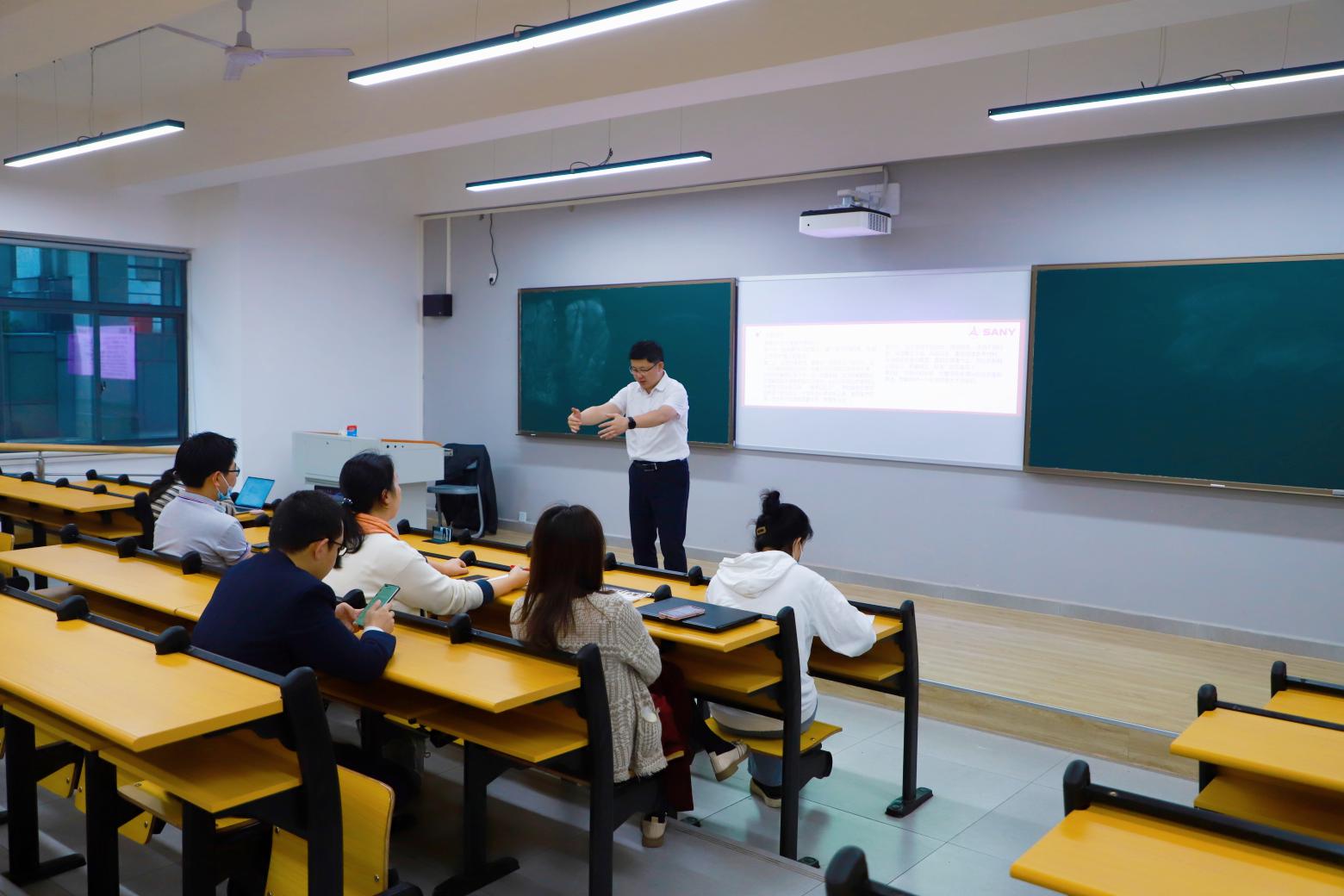 清华博士加入职院培养“数字蓝领”，高职院校开出“博士班” - 液压汇