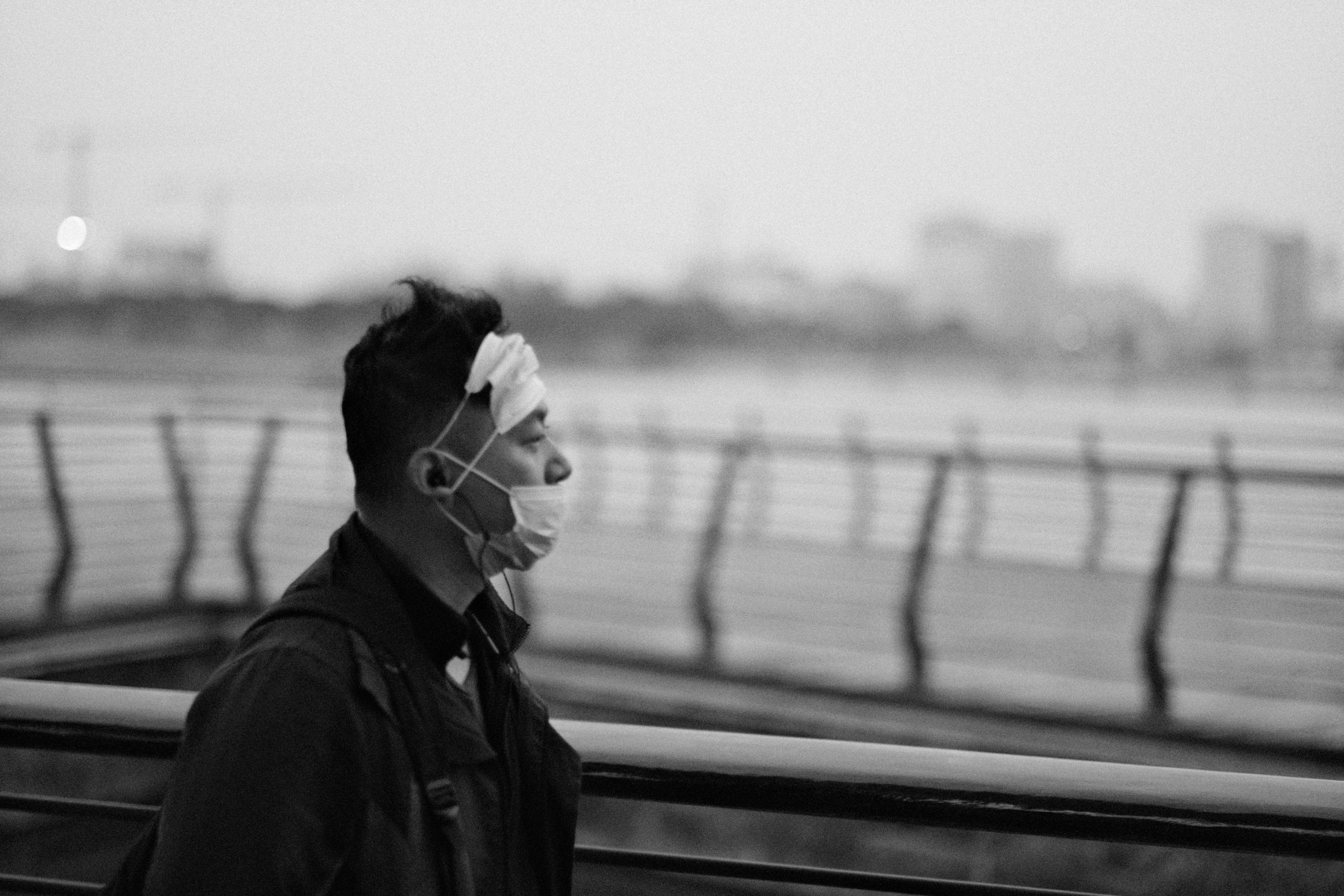 摄影记疫|我的外国邻居用一袋面包和一块钱换了我一张照片