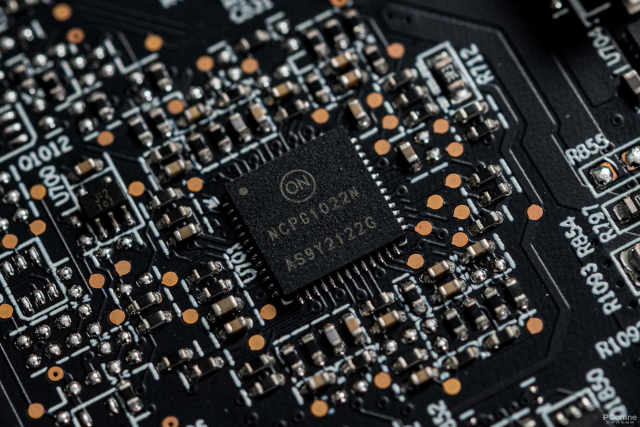 Radeon RX 6650 XT首发评测：核心、显存提速的甜品游戏卡