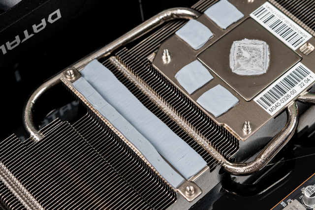Radeon RX 6650 XT首发评测：核心、显存提速的甜品游戏卡