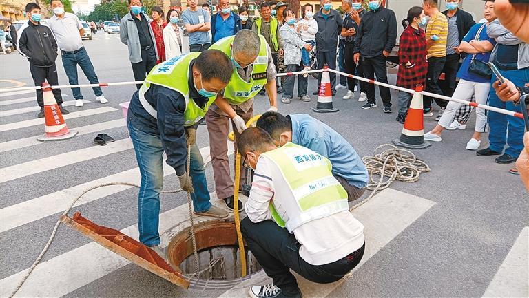 西安3岁男童掉入下水道，失联第四天搜救仍在继续