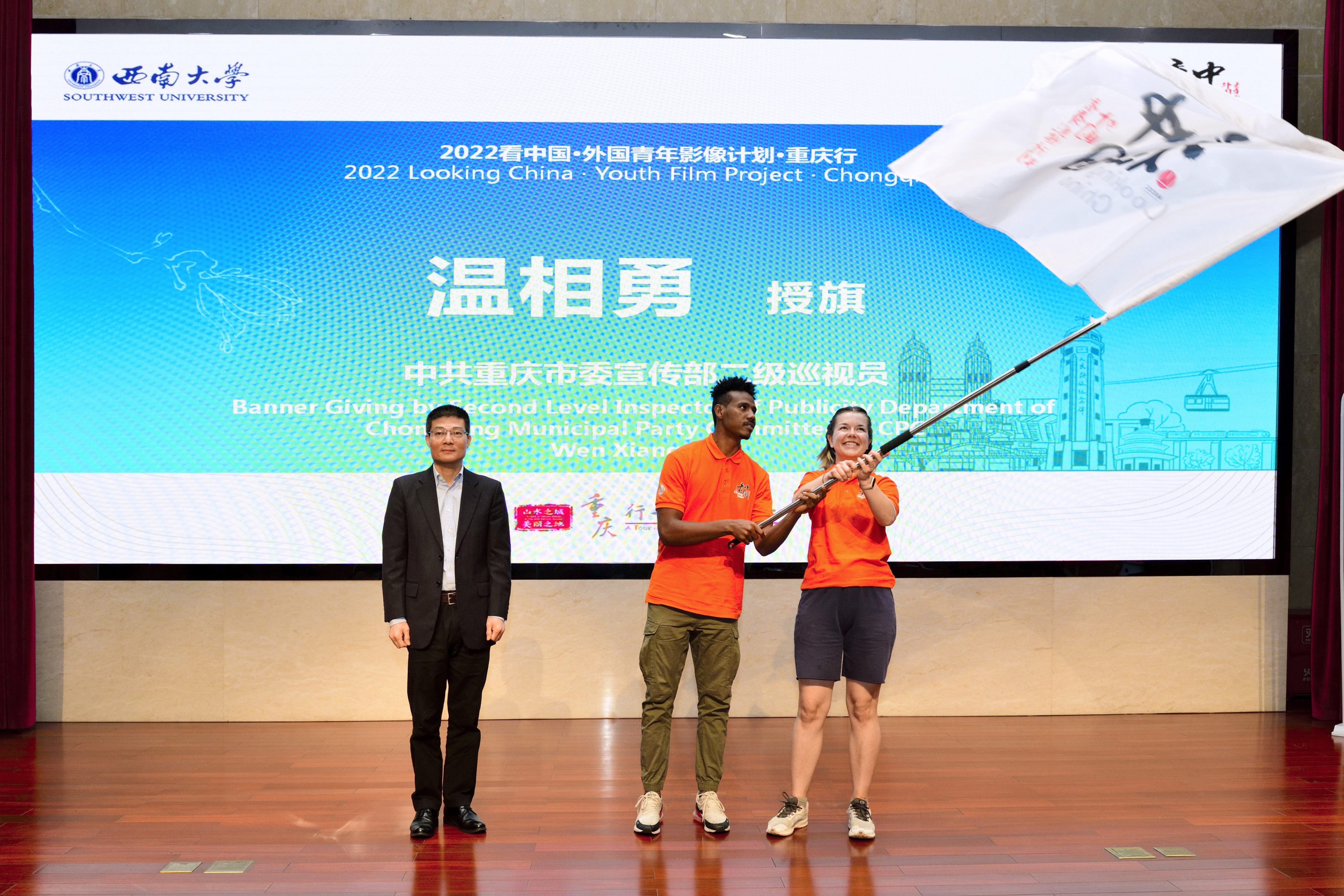 外国青年“看中国”用影像描绘山城新画卷