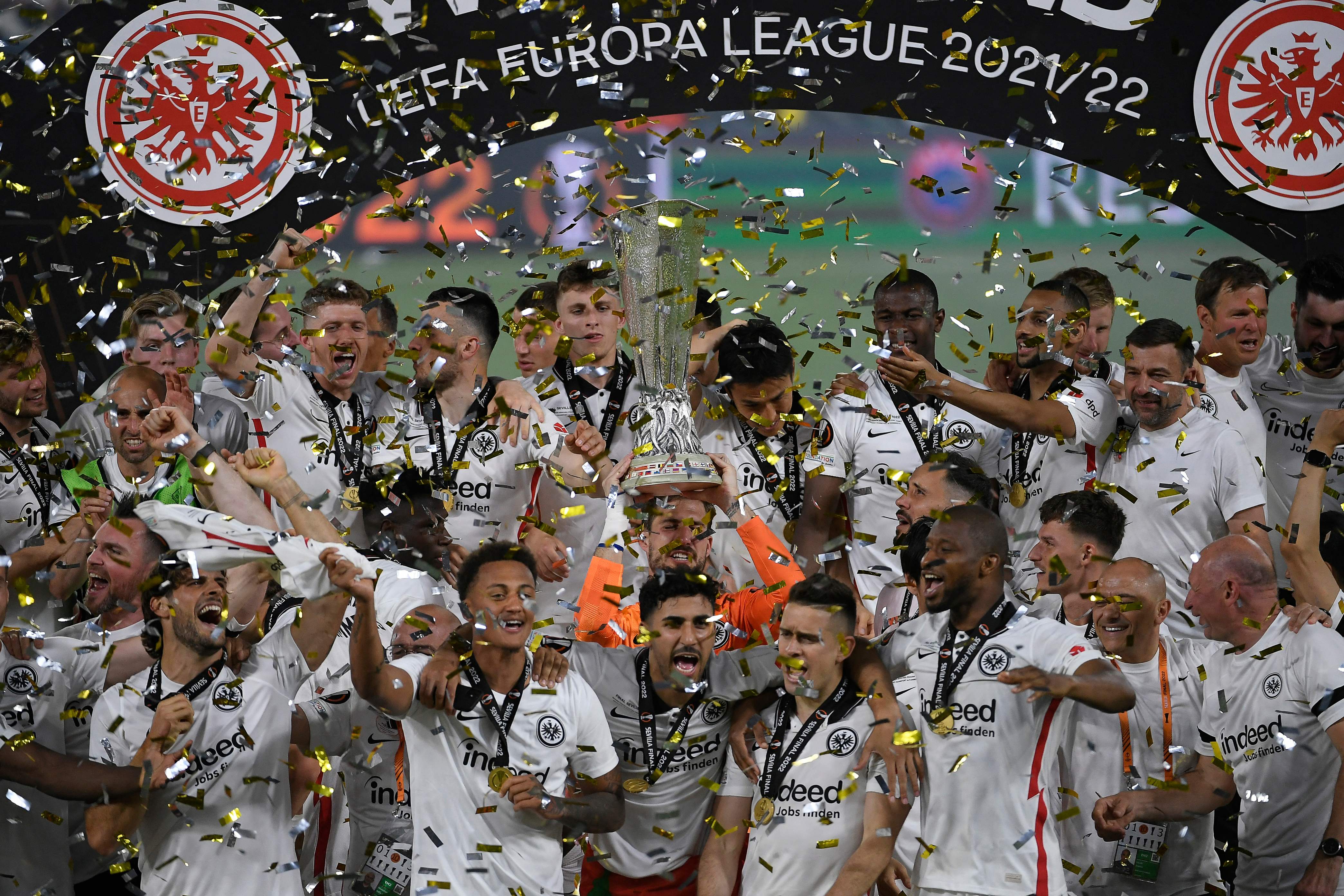 欧联杯决赛时间2022（法兰克福点球大战胜格拉斯哥流浪者捧欧联杯冠军）-华海博客