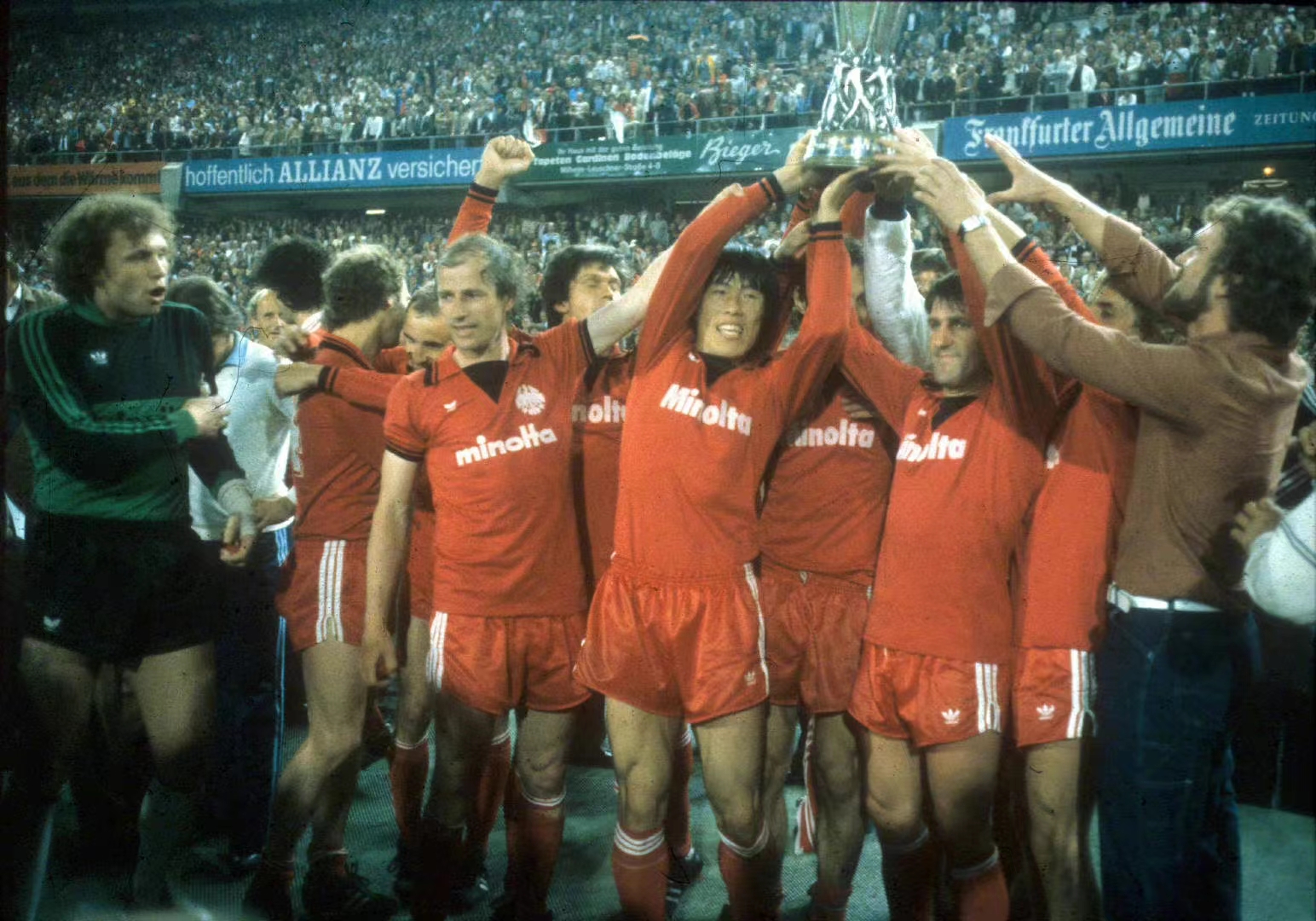「欧联杯」法兰克福是冠军！42年欧战再夺冠、62年后重返欧冠