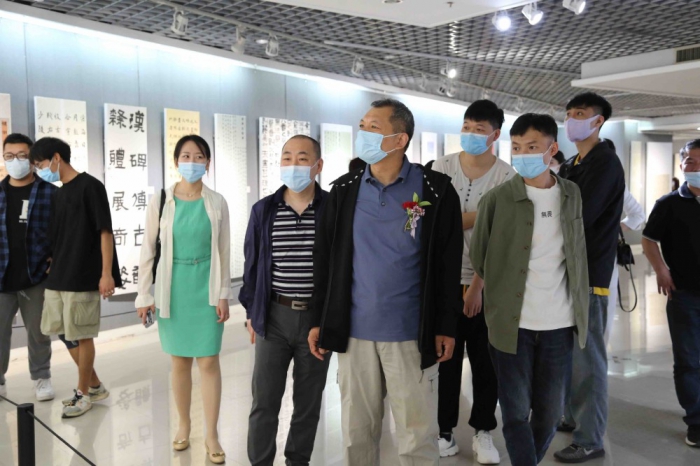 西安交通大学城市学院艺术系2022届毕业生作品展在亮宝楼开展