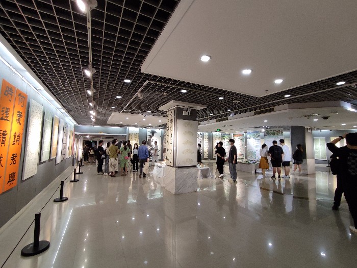 西安交通大学城市学院艺术系2022届毕业生作品展在亮宝楼开展