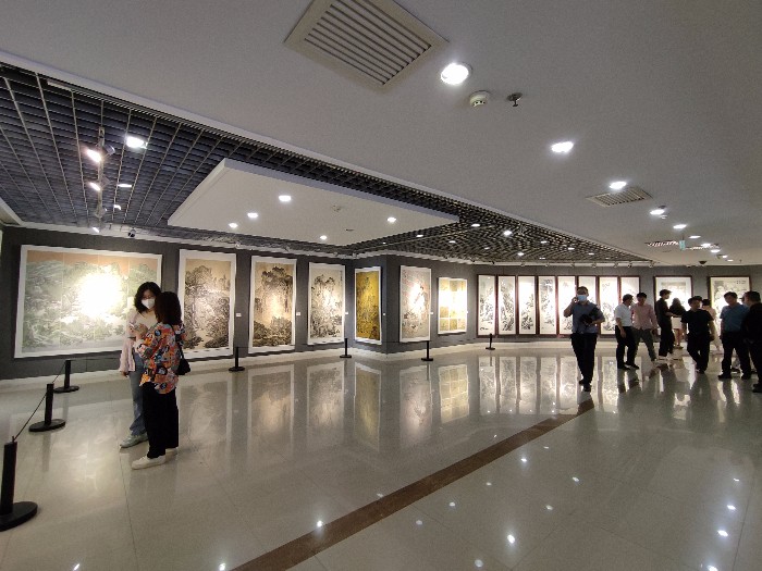 西安交通大学城市学院艺术系2022届毕业生作品展在亮宝楼开展