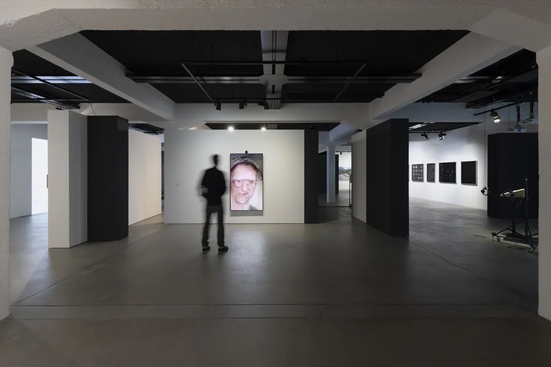 以去人类中心的方式想象未来：当人类与人工智能以新型关系一同塑造明日世界
