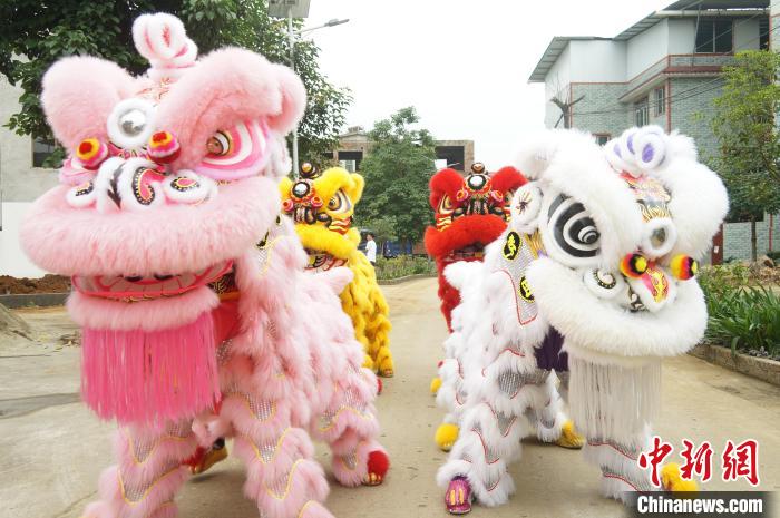 广西三代醒狮传承人接力中国千年技艺