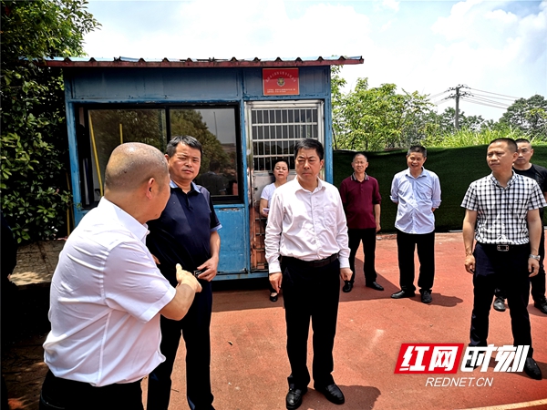 岳陽弘毅中學(xué)加快賽事場地的修建完善工作(圖1)