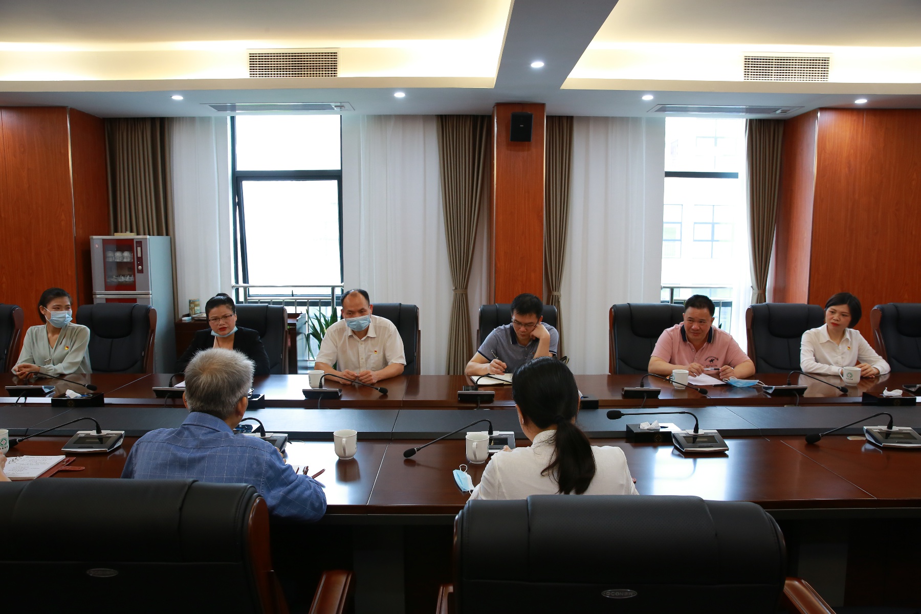 图片新闻-社保费政策宣传进园区