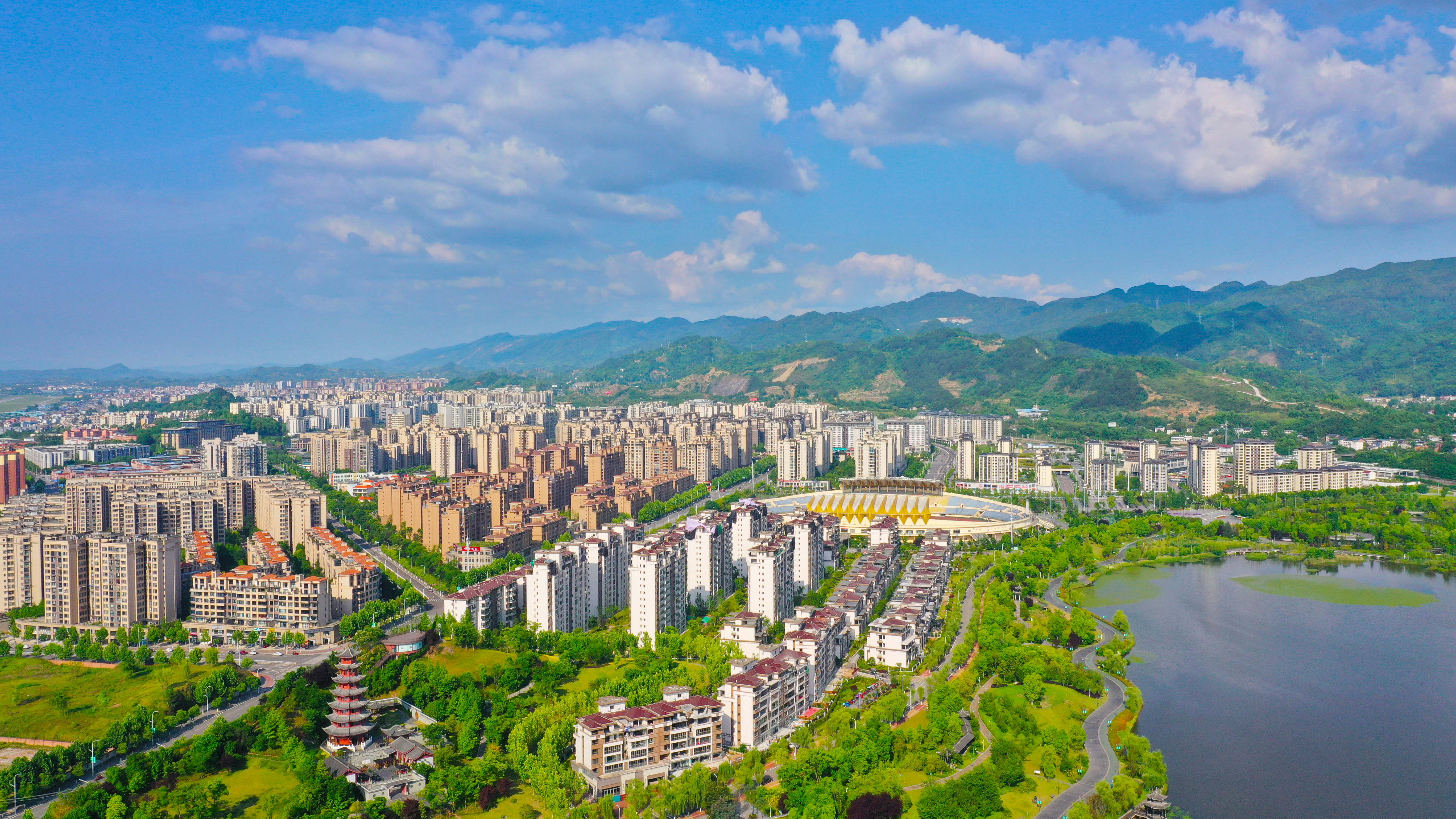 近年来,重庆市积极推进以县城为重要载体的城镇化建设,增强县城综合