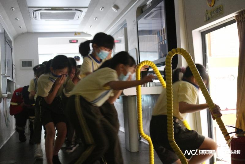 移动宣教车开进校园，学生沉浸式体验应急救援