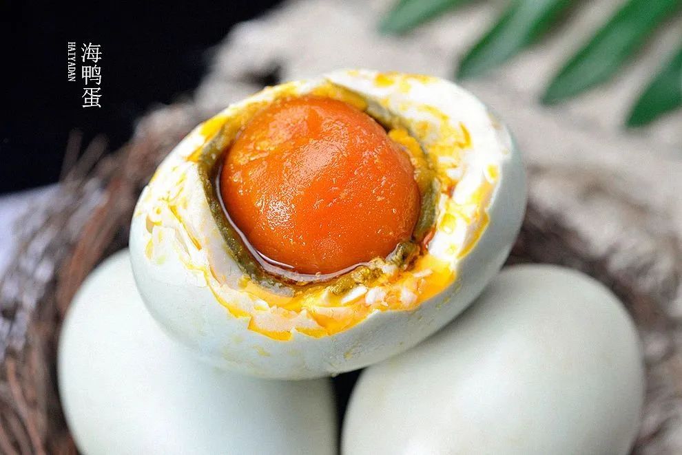 一戳就爆油流沙的「正宗广西北海海鸭蛋」46.9元抢购20枚！蛋黄醇香绵密，蛋白细嫩咸淡适宜，好吃不腻口