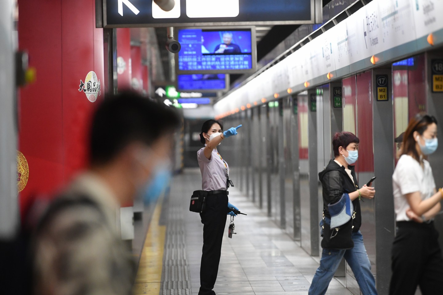 北京近四成地铁站已封闭，客流量较去年同期下降近九成