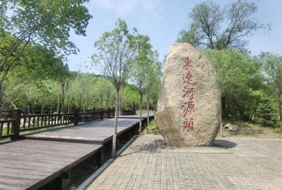 一灣碧水潤遼源