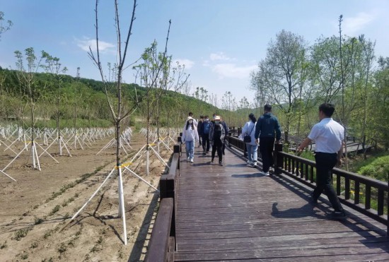 一灣碧水潤遼源