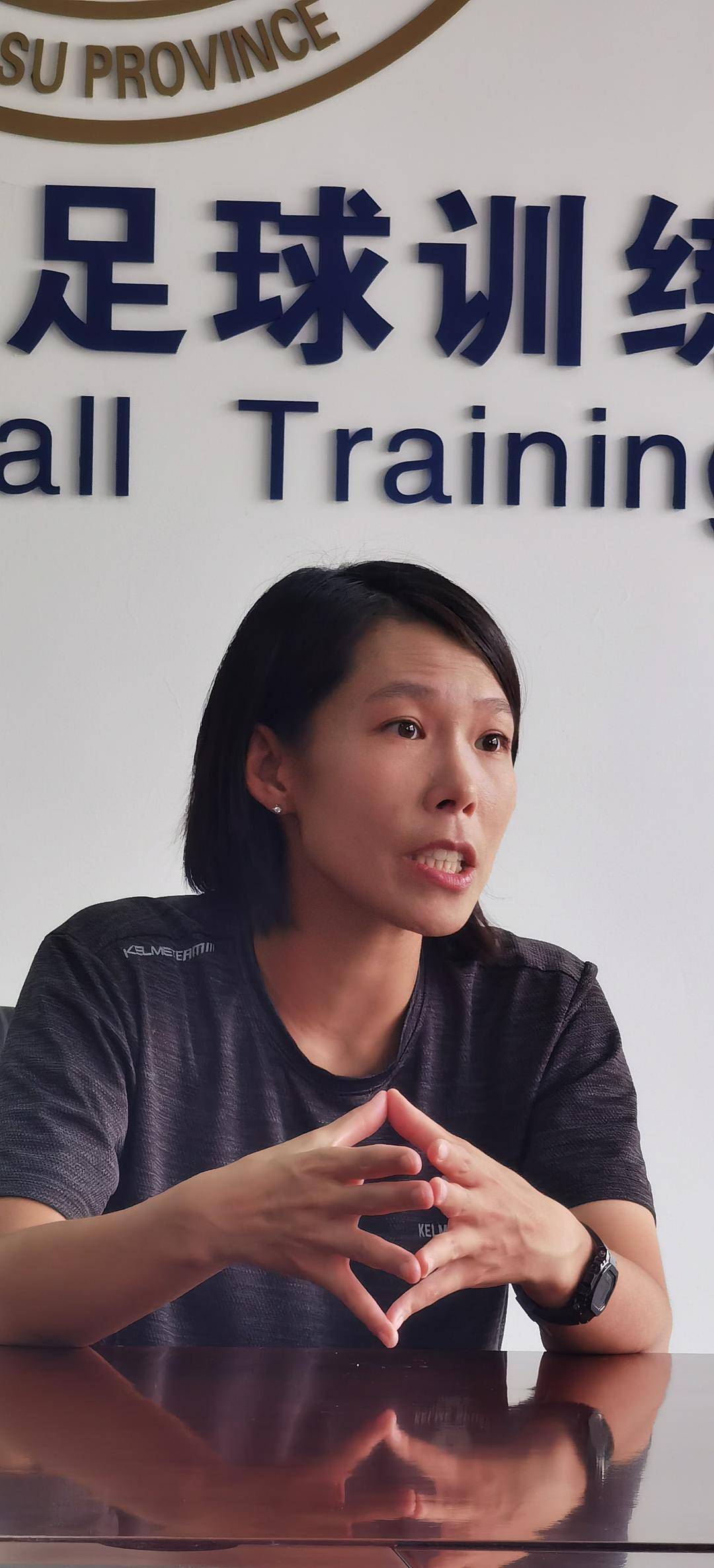 足球俱乐部女教练(专访江苏无锡女足主帅陈婉婷:我是一名温暖的教练)