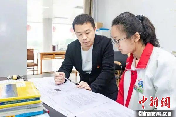 山西襄垣“90后”教师李光的“流量密码”