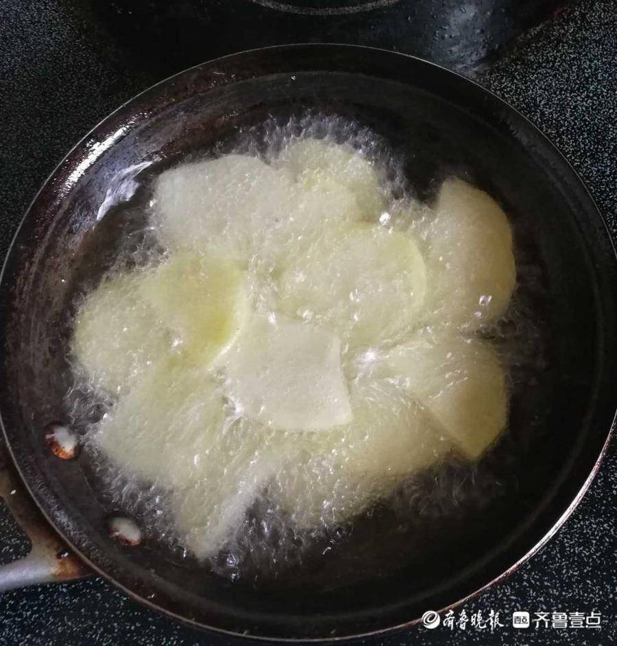 烧烤味土豆片（自制干锅土豆片的方法教程）