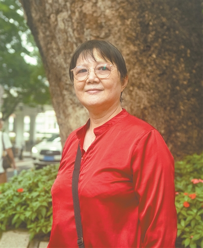 沙面网球场附近的酒店（一登沙面岛 满鼻樟树香）