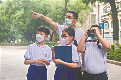 沙面网球场附近的酒店（一登沙面岛 满鼻樟树香）