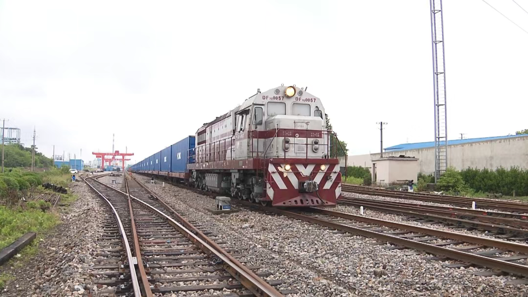 中欧班列-上海号恢复出口货运，搭载645吨货物驶往俄罗斯