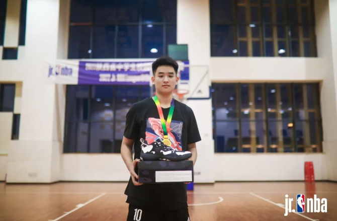 陕西省篮球青少年比赛冠军(铁一高中男篮jr.NBA，夺冠)