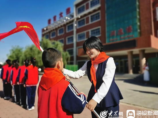 潍坊滨海实验小学一年级分批入队仪式掠影(图4)