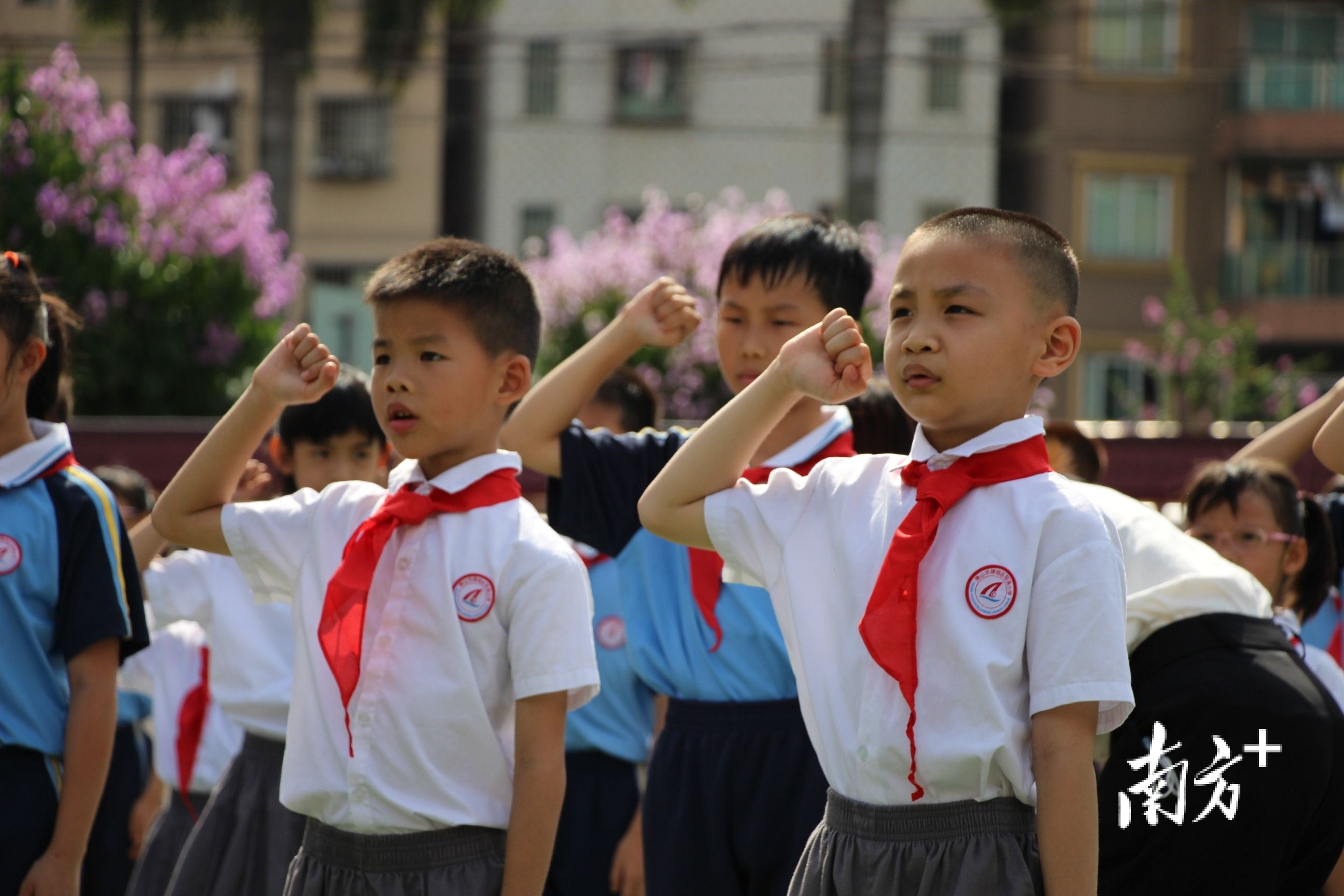 佛山市禅城区黎涌小学举行入队仪式(图1)