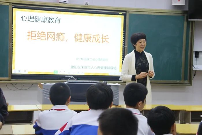 将口中心小学开展贫困儿童爱心赠书公益活动(图4)