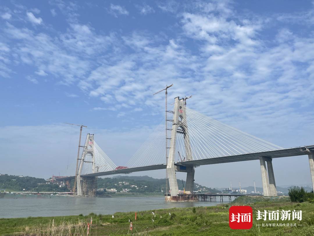 举重是平移现象吗(公路铁路平层并行 四川宜宾临港长江大桥顺利合龙)