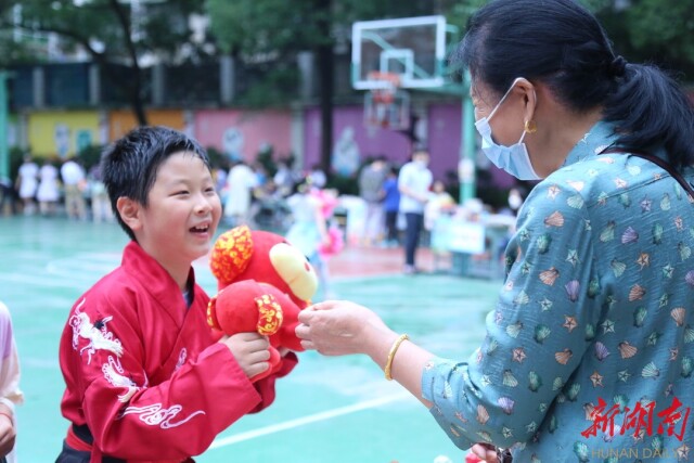 天心区仰天湖小学开展六一儿童节活动(图1)