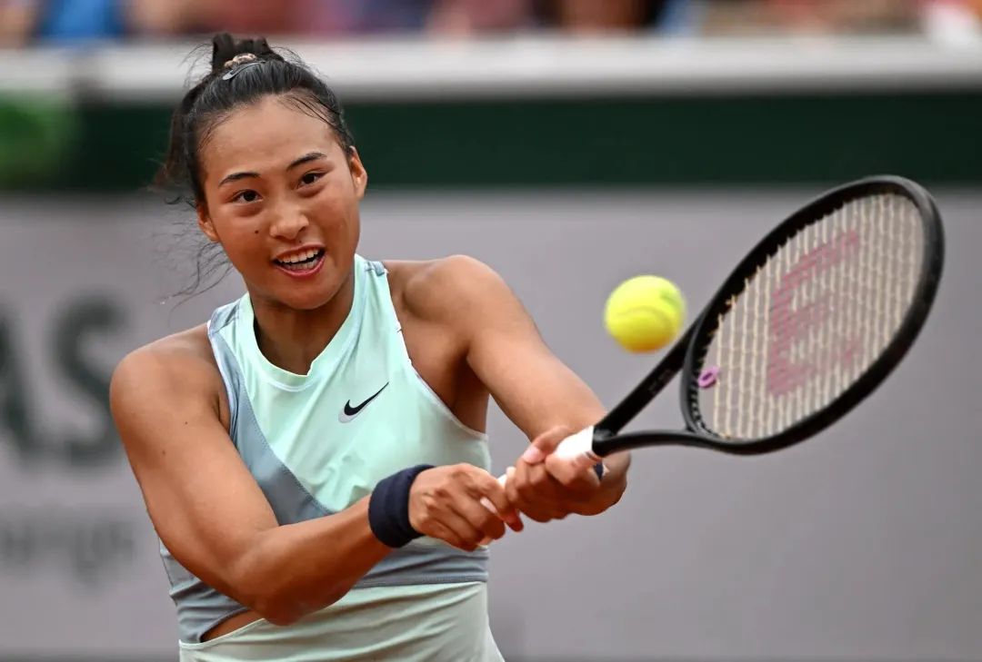 中国小将郑钦文闪耀法网赛场，输给世界第一后她仍期待下一次“重逢”
