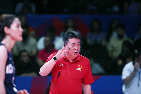 08年奥运女排中国教练是谁(独家专访|中国女排主帅蔡斌:我很好,队伍