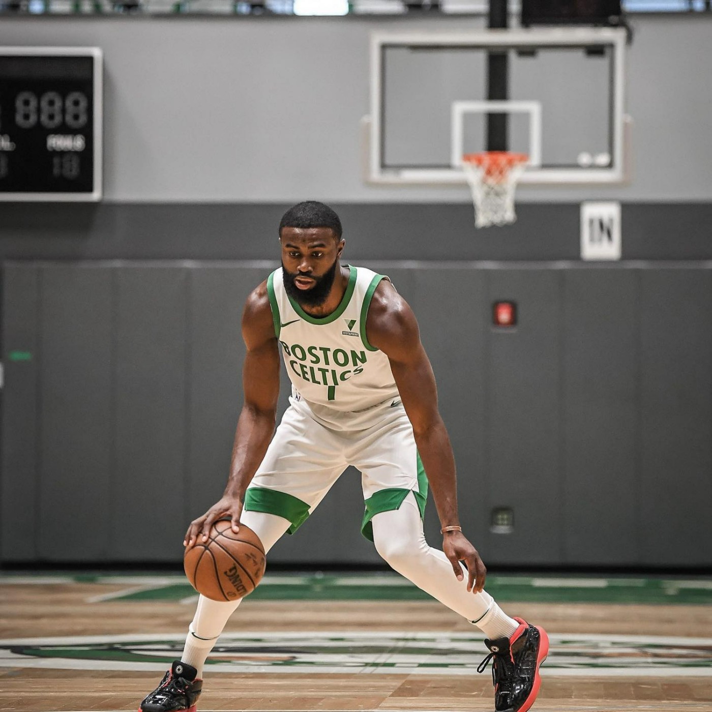 阿迪签约的有哪些nba球员(Yeezy 签名篮球鞋已经不是梦！侃爷正式签下 NBA 新星)