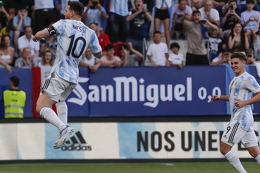 阿根廷vs爱沙尼亚集锦(阿根廷5比0大胜爱沙尼亚，球迷：对方踢友谊赛放水给梅西？)