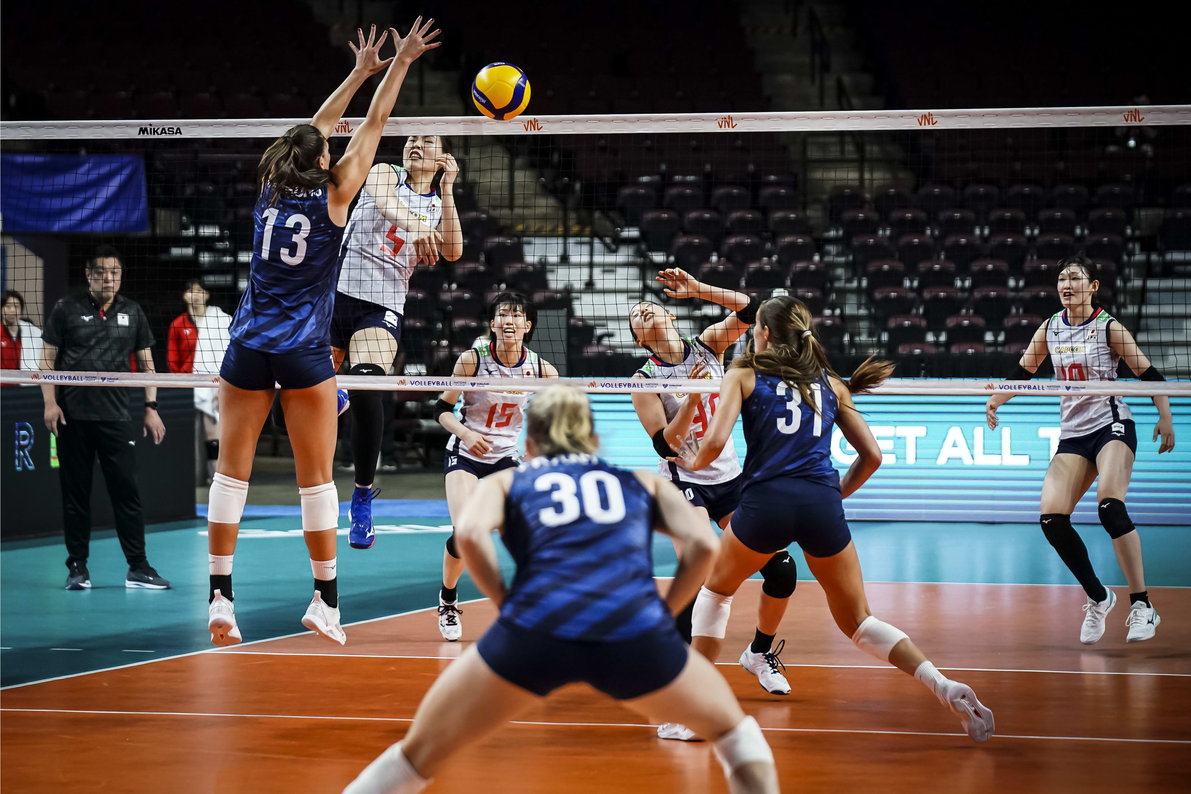 女排世界杯美国vs日本（日本女排3比0完胜美国队！唯一保持不败需引起中国女排重视）