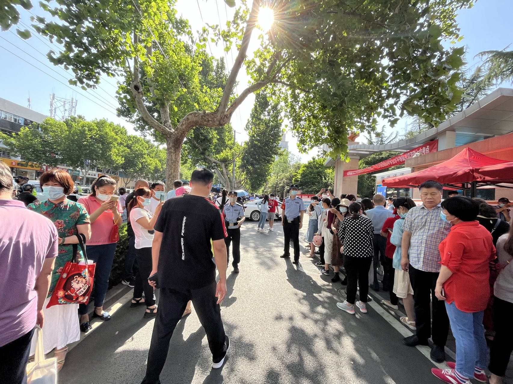 考生忘带准考证家长又送错考场