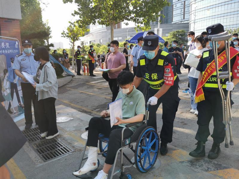 考生忘带准考证家长又送错考场