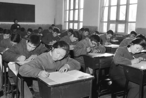 新中国首次高考是哪年，为何高考时间从7月改成了6月……戳答案→