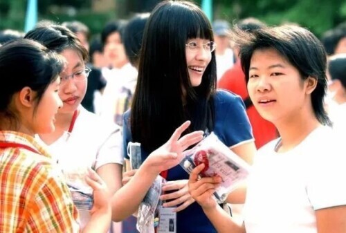 新中国首次高考是哪年，为何高考时间从7月改成了6月……戳答案→