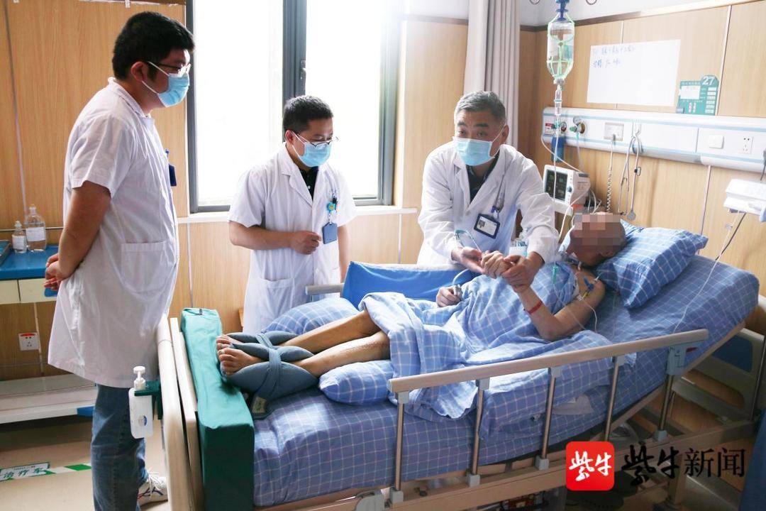 腿康复训练站立床图片(探访南京明州康复医院HDU病房：让重症患者重获健康)