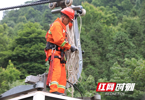 惊险！武陵源天子山索道高空应急救援演练直击