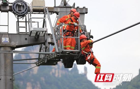 惊险！武陵源天子山索道高空应急救援演练直击