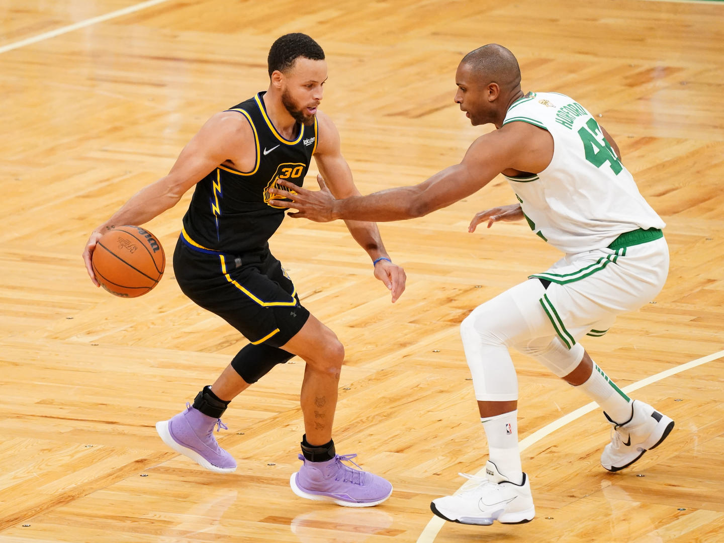 nba最新比分（NBA總決賽：庫里單場7三分狂砍43分 金州勇士扳平總比分）