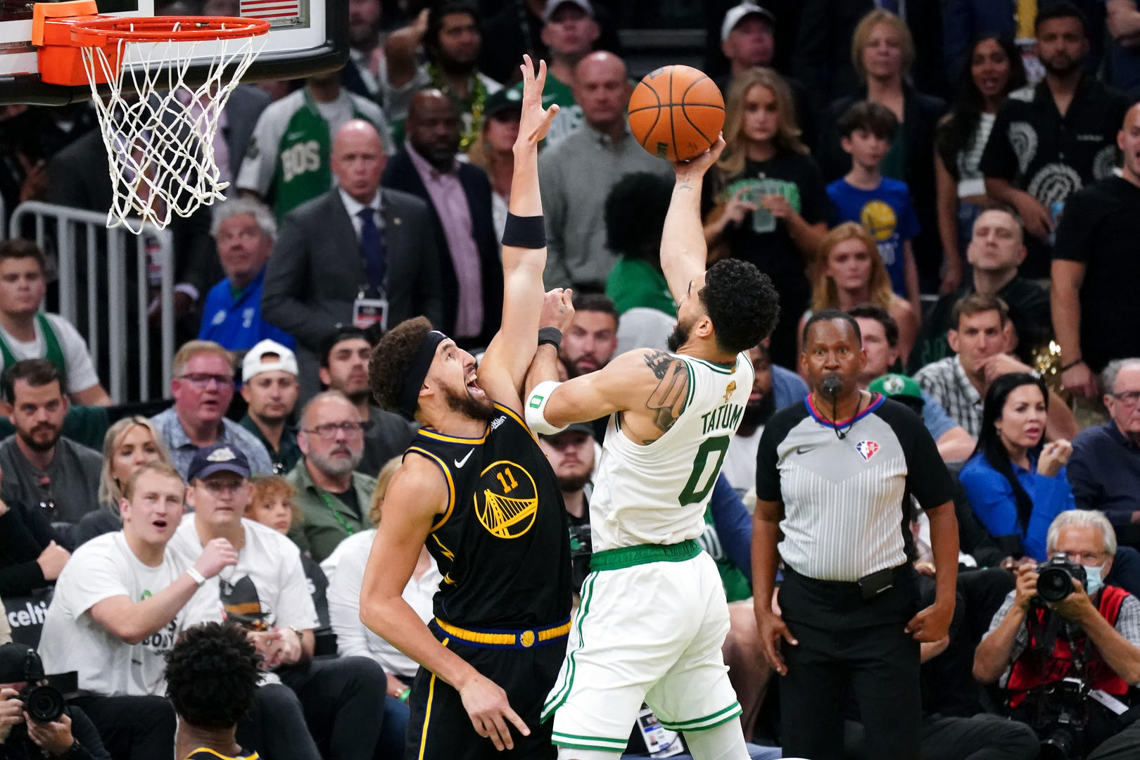 nba最新比分（NBA總決賽：庫里單場7三分狂砍43分 金州勇士扳平總比分）