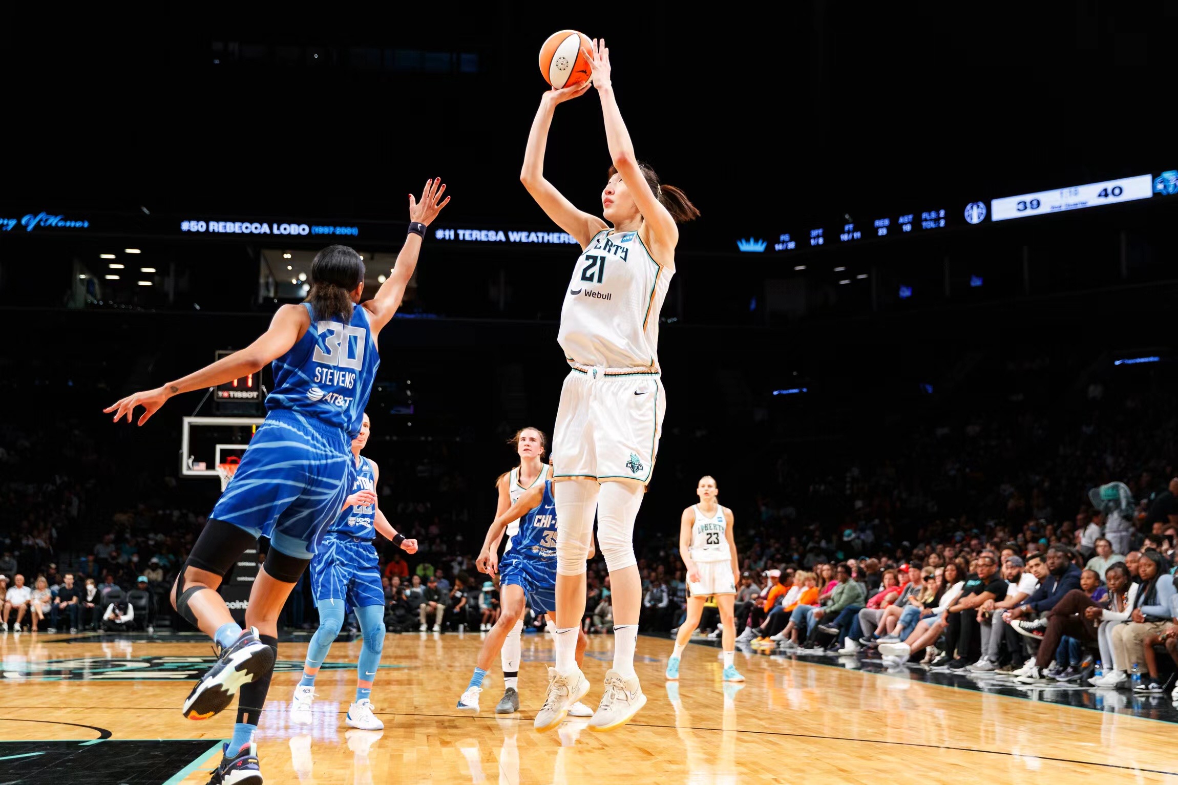 WNBA|李月汝韩旭上演“中国德比”天空险胜自由人